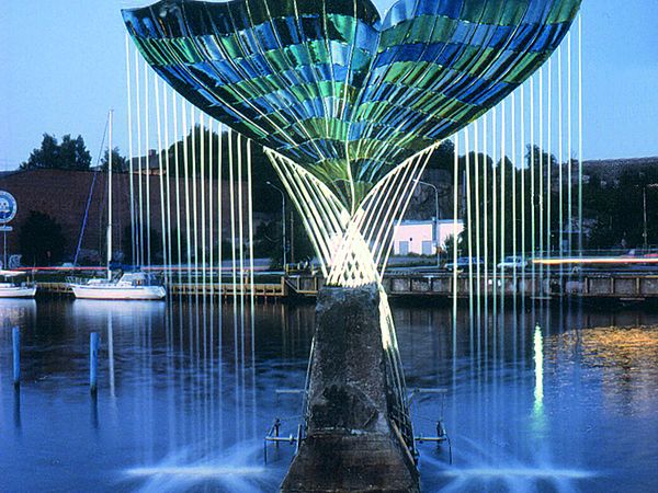 Fountain sculpture fish fin