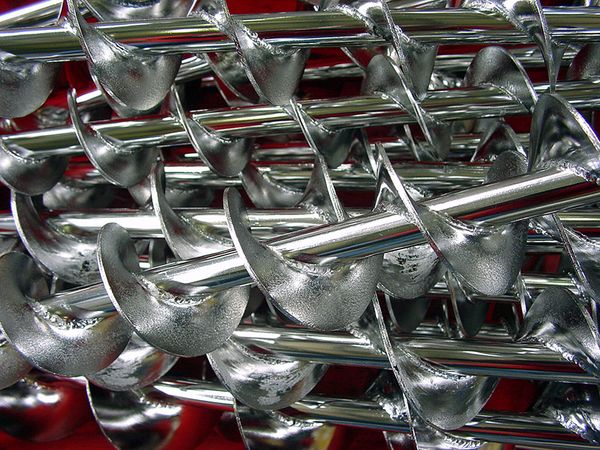 Electrolytically polished conveyor screws