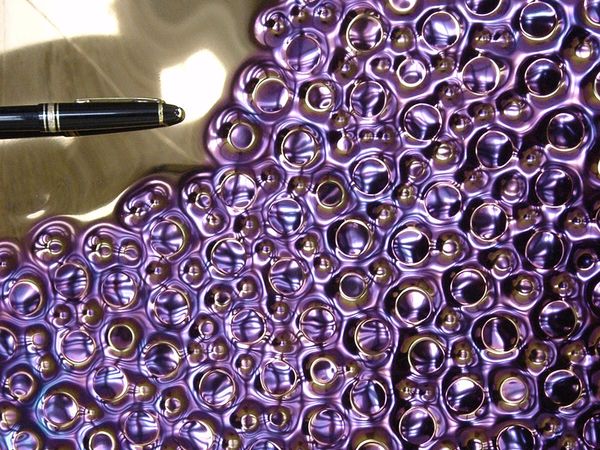 Individual design –  gold / red